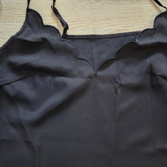 Black tank top - Picture 3 of 3